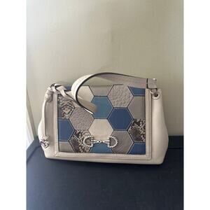 Overview



This is a Brighton Meadow Off the Grid Flap Bag